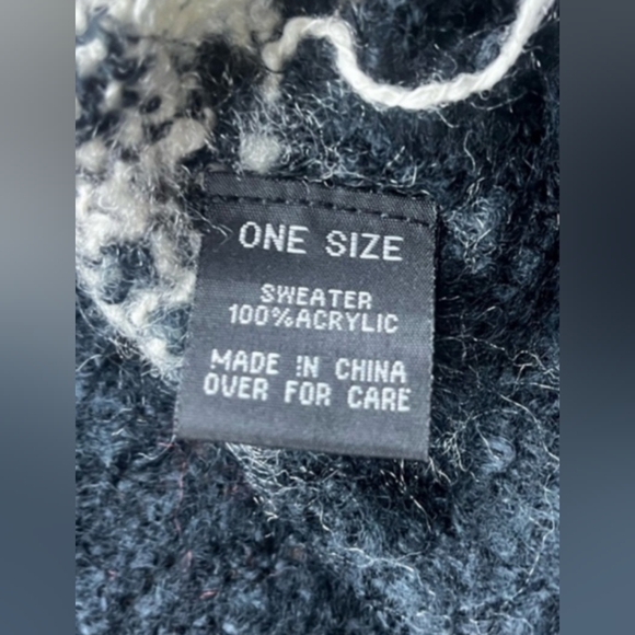 A.Byer Women's 100%acrylic One Size Sweater Ponchos Plaid Black/White/Red - Picture 4 of 16